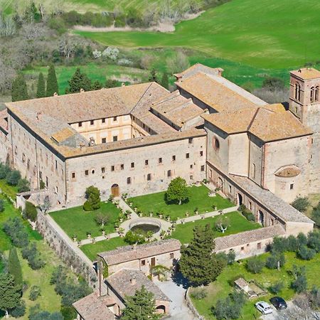 Monastero Sant'Anna In Camprena Villa Пиенца Екстериор снимка