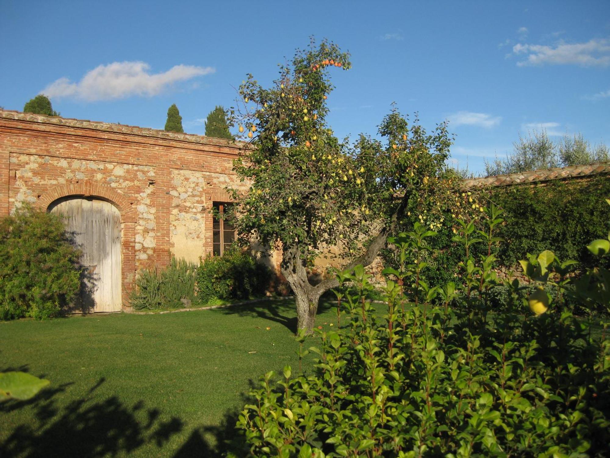 Monastero Sant'Anna In Camprena Villa Пиенца Екстериор снимка