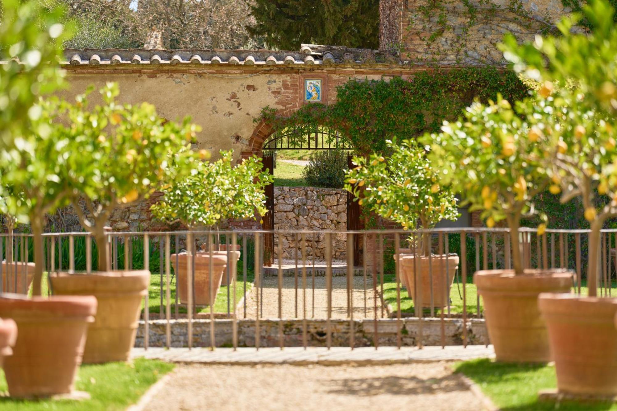 Monastero Sant'Anna In Camprena Villa Пиенца Екстериор снимка